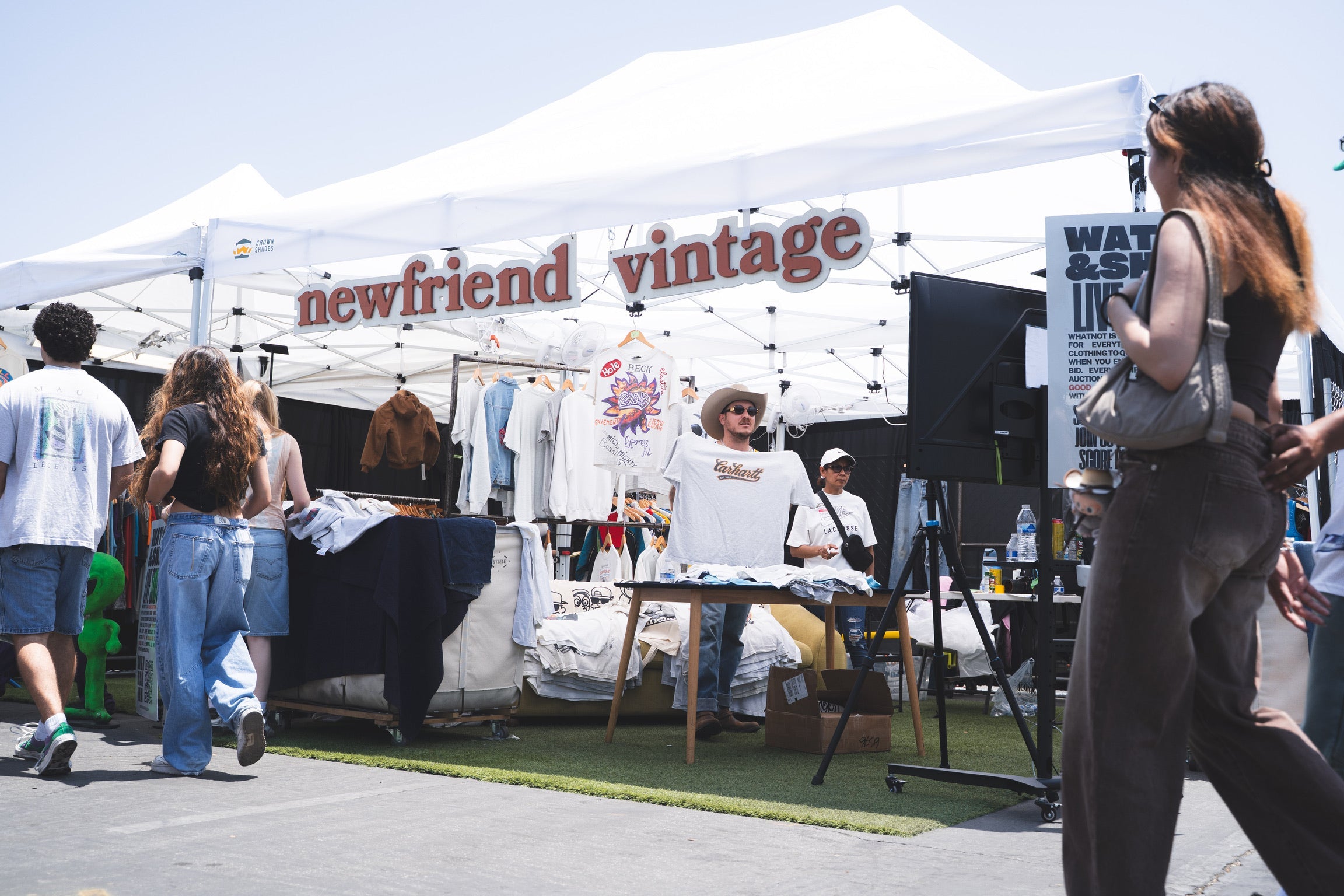 Why Is Vintage Clothing Popular Among the Youth?